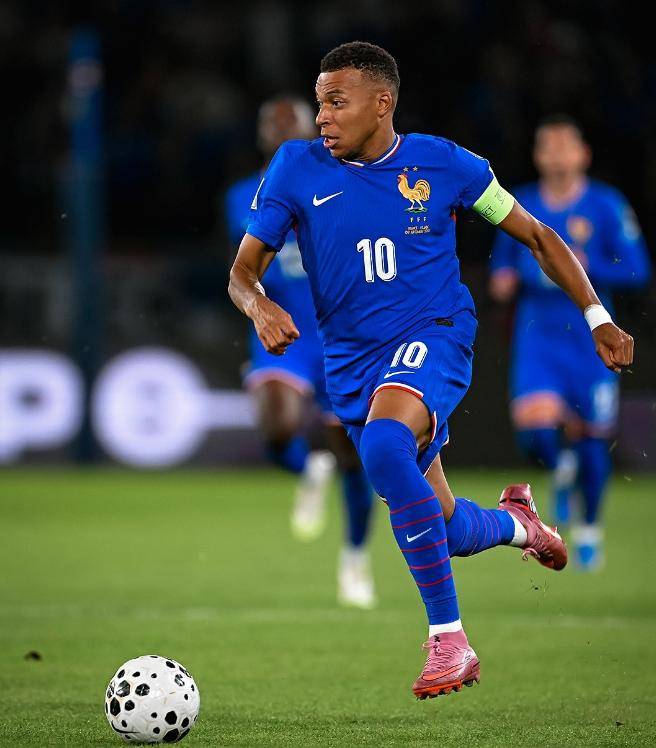 法国完胜塞维利亚,姆巴佩带队取胜 法国完胜塞维利亚,姆巴佩带队取胜