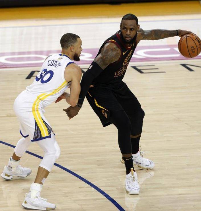 深圳队碾压北京队,库里惊艳四座 深圳队碾压北京队,库里惊艳四座