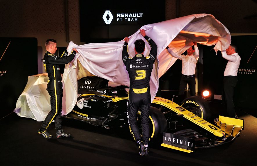 阿斯顿马丁险胜雷诺车队，维斯塔潘状态火热