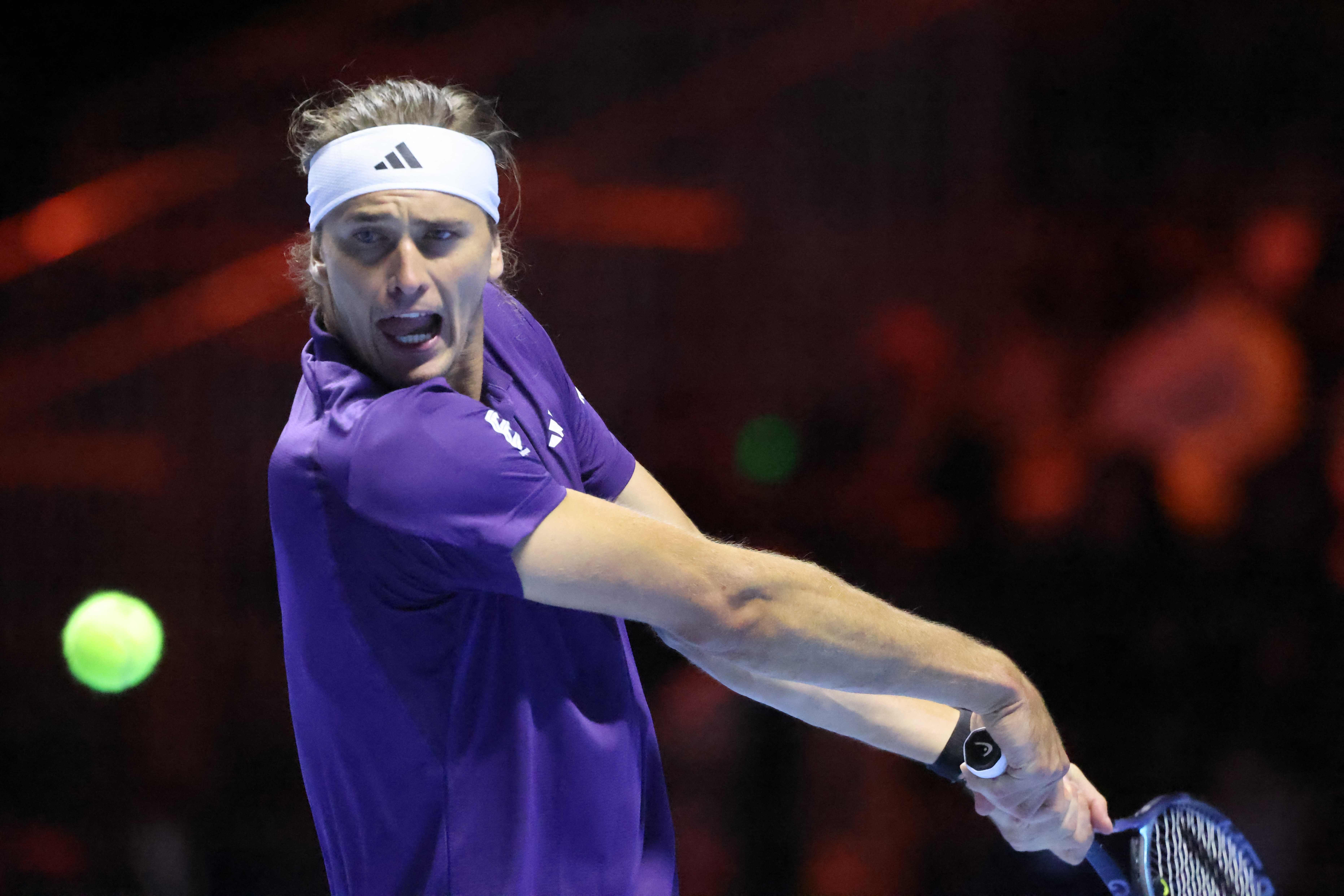 西班牙网球队碾压德国网球队，兹维列夫绝境逆转