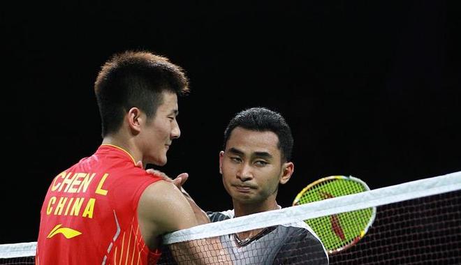 马来西亚羽毛球队鏖战法国羽毛球队，谌龙绝境逆转