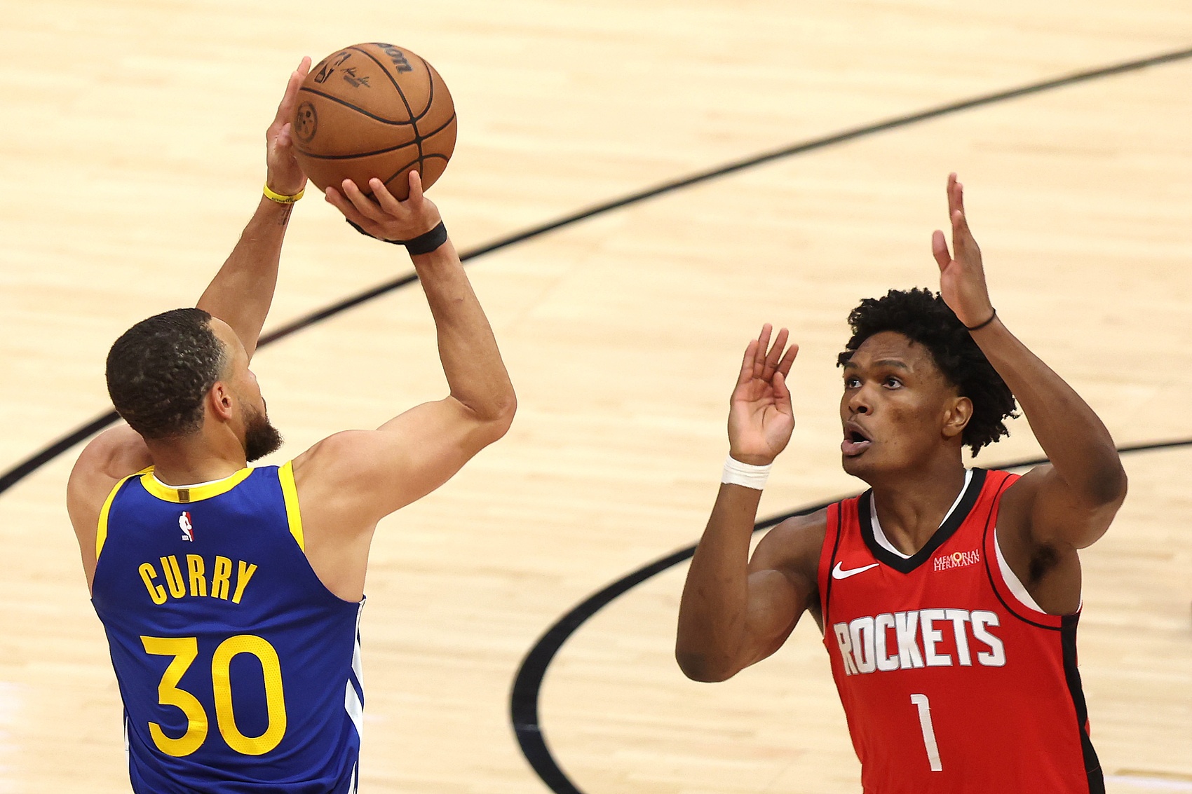 火箭队击败梦想队，积极备战下一场比赛