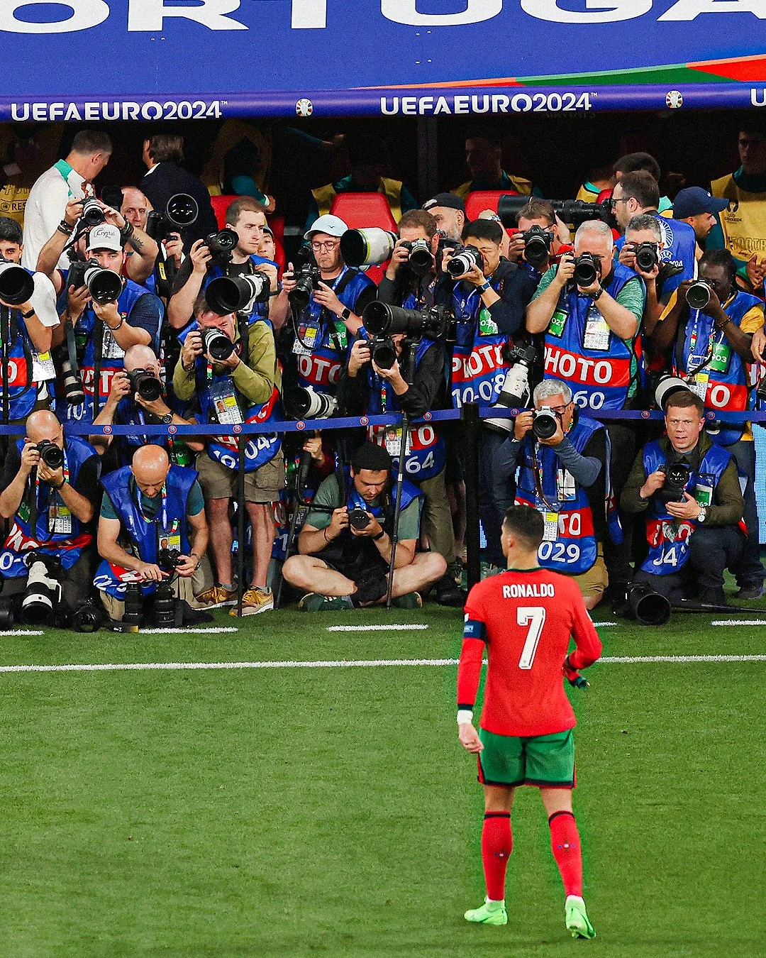 葡萄牙队力克西班牙，晋级欧锦赛决赛