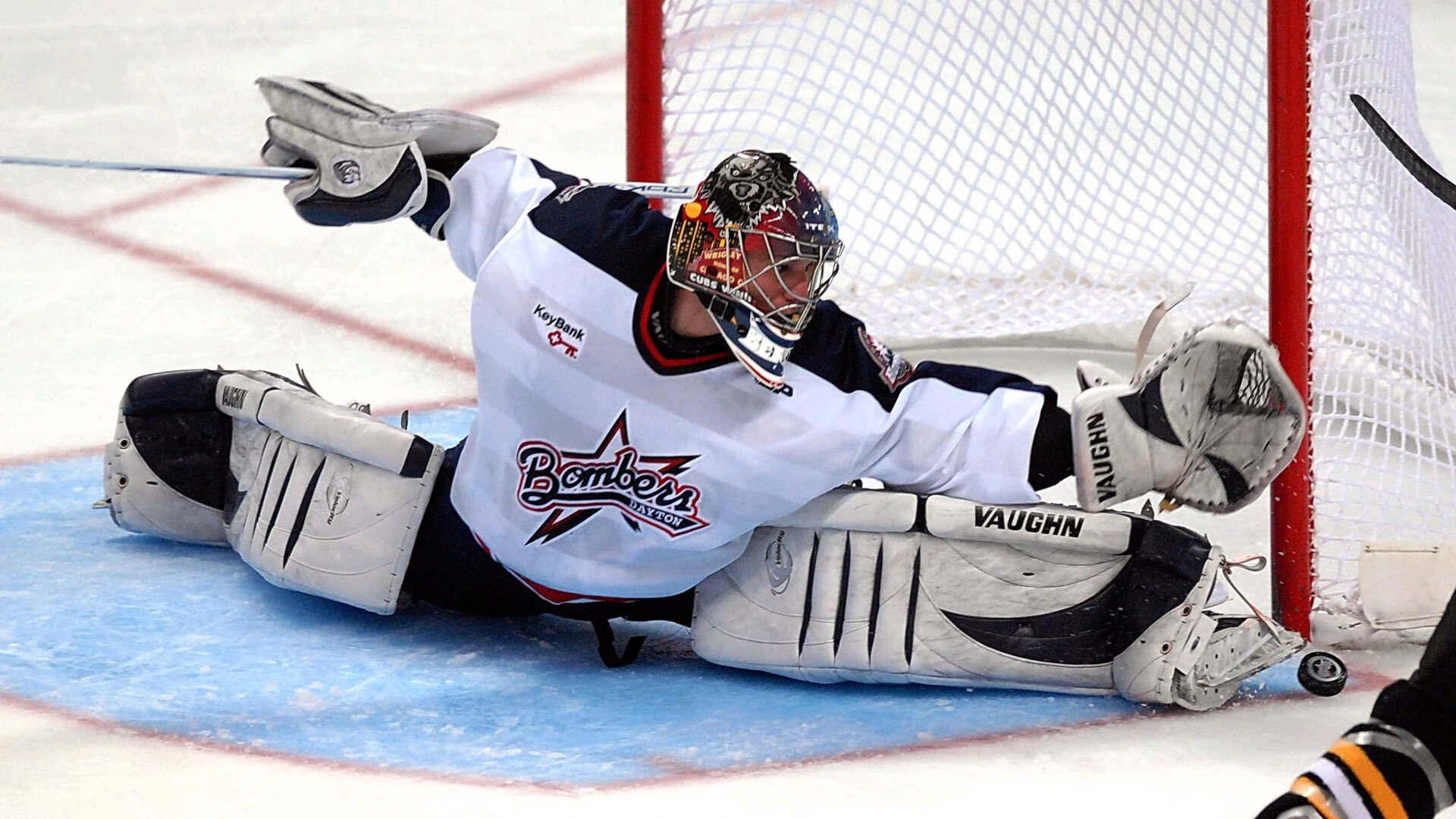 赛道上的逆袭，拉塞尔刷新纪录之夜，红牛车队如何翻盘哈斯车队