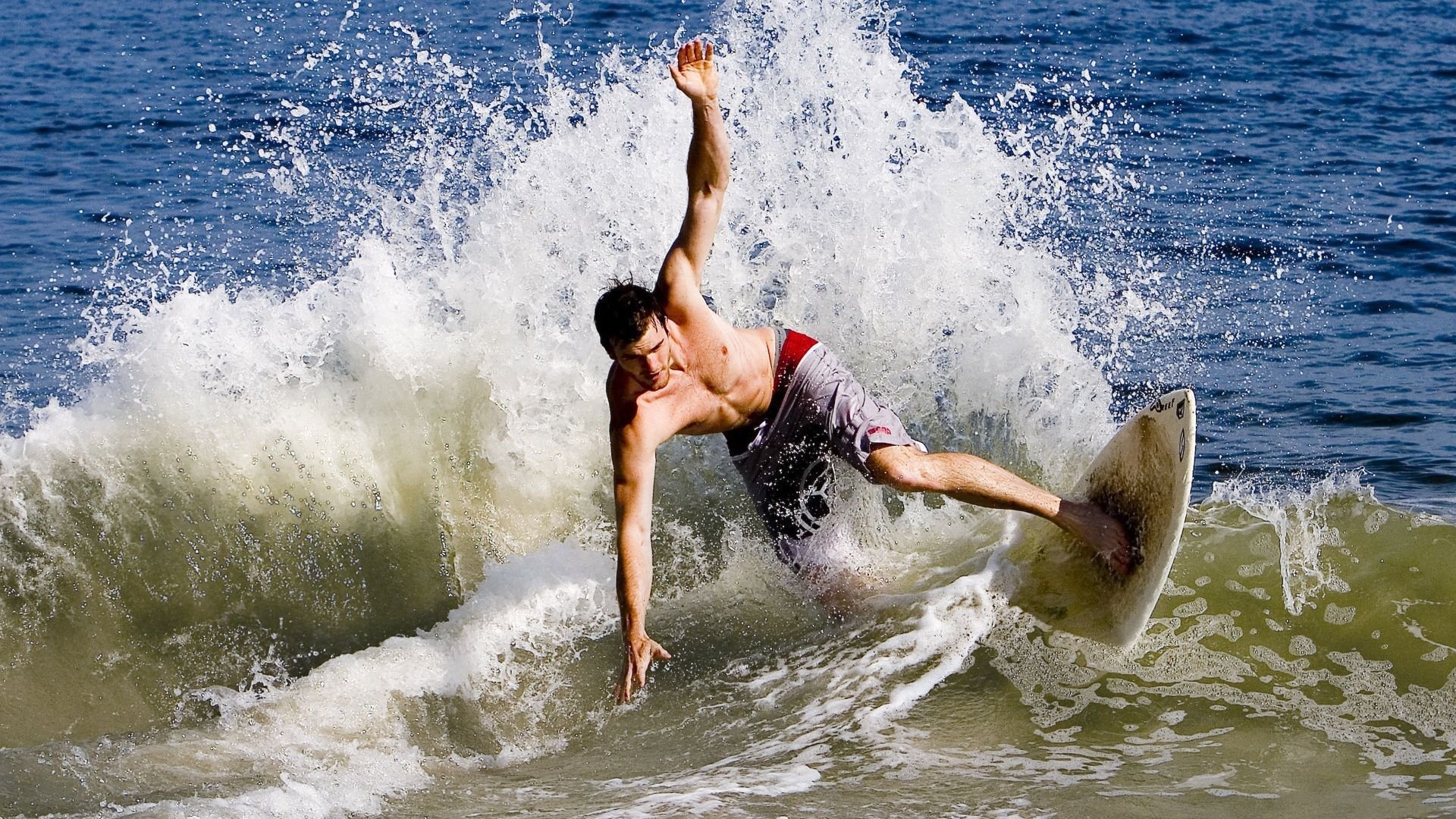 世界排名争夺战焦点战，德国强势拿下丹麦，欧洲足坛格局再起波澜