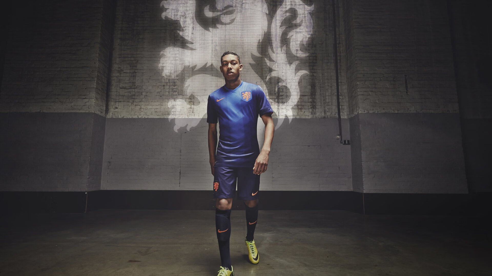 数据爆炸与铁血突围，内马尔闪耀之夜，阿尔及利亚绝境擒芬兰